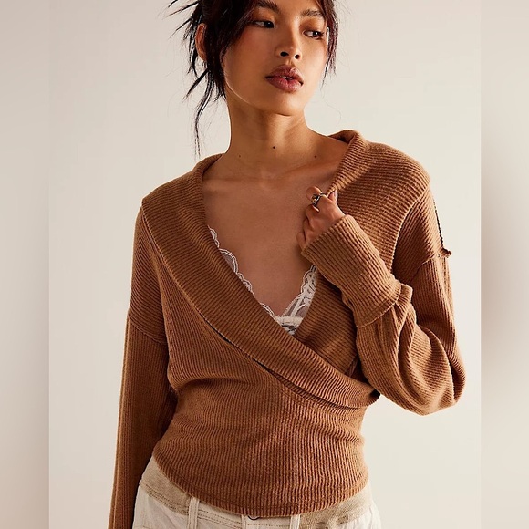 NEW Free People We The Free Hold Me
Close Pullover - Picture 10 of 12